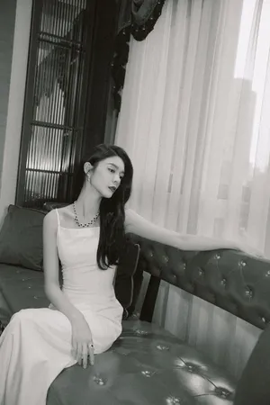傅菁吊带白裙性感写真图片_6