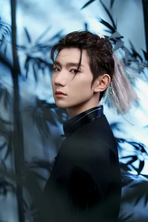王源高马尾中式风写真图片_3