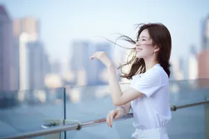 赵露思清新迷人写真图片