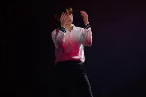 易烊千玺七周年演唱会舞台照图片