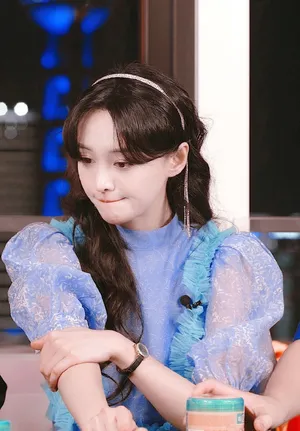 郑爽宫廷风纱裙直播造型图片_5