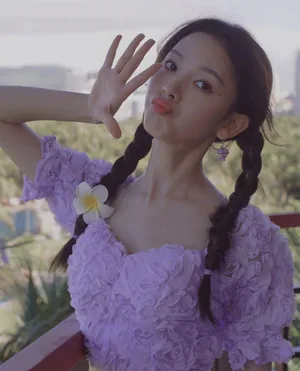 陈瑶麻花辫甜美海边写真图片_1