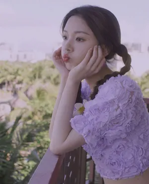 陈瑶麻花辫甜美海边写真图片_2