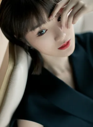 毛晓彤墨绿长裙性感写真图片_4