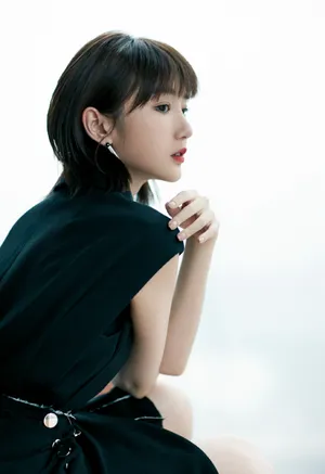 毛晓彤墨绿长裙性感写真图片_5