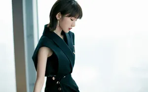 毛晓彤墨绿长裙性感写真图片_7