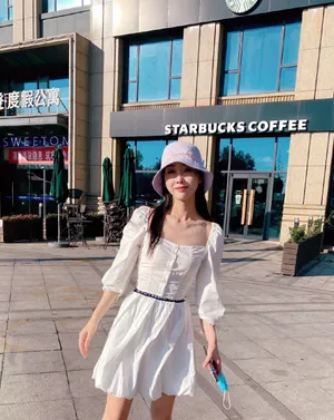 宣璐元气粉嫩街拍图片
