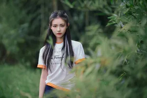 林允七夕花海t恤牛仔清新甜美写真照图片_2
