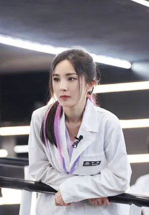 杨幂粉色挑染马尾造型图片_5