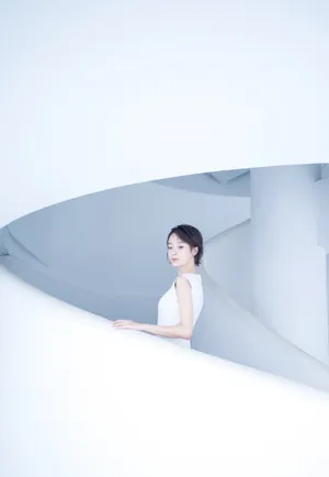孙铱优雅白裙写真图片_1