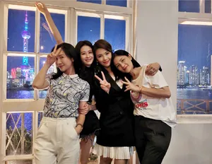 刘涛胡可颖儿等新戏杀青庆祝侧颜精致图片_3
