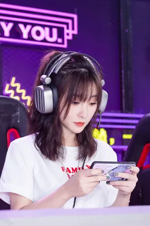 柳岩王者荣耀比赛活动照图片_5