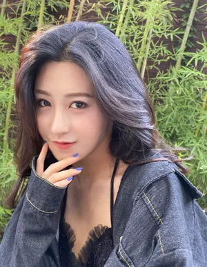 朱圣祎清爽靓丽街拍图片_4