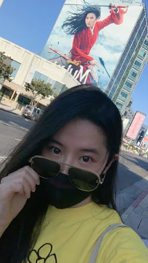 刘亦菲墨镜私服街拍照图片_1