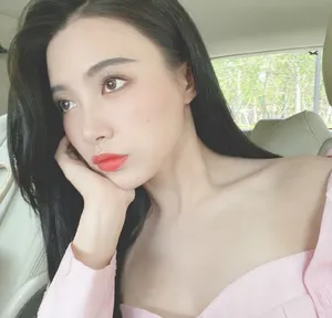 戴萌粉裙性感自拍照图片_1