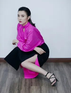 宋佳粉红色性感靓丽写真图片_5
