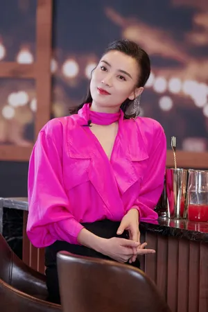 宋佳粉红色性感靓丽写真图片_8