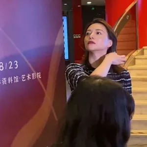 董卿《活着唱着》英气十足首映礼图片_6