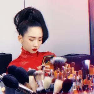 孟美岐露背红色长裙气质性感美艳美照图片_2