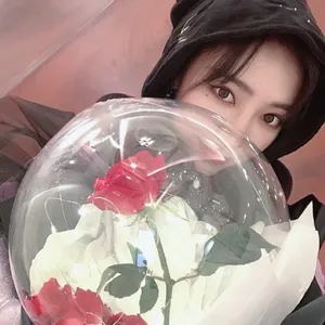 许佳琪甜美笑容玫瑰花球精致大眼自拍图片_1