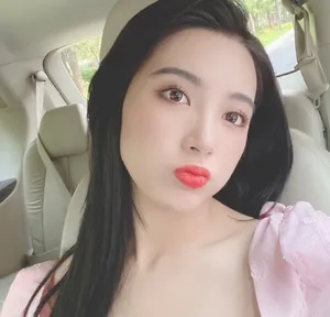 戴萌粉色上衣黑色长发元气自拍图片_4
