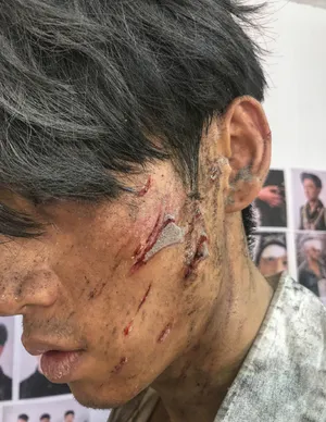 电影《八佰》魏晨化妆剧照图片_2
