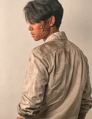 电影《八佰》魏晨化妆剧照图片_4
