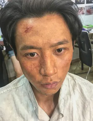 电影《八佰》魏晨化妆剧照图片_5