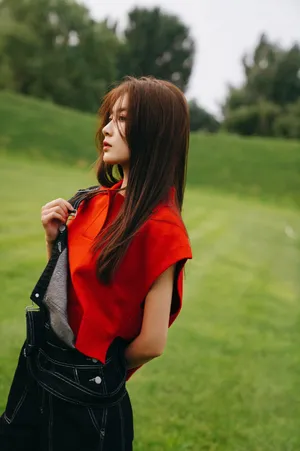 张雅卓红衣性感靓丽图片_5