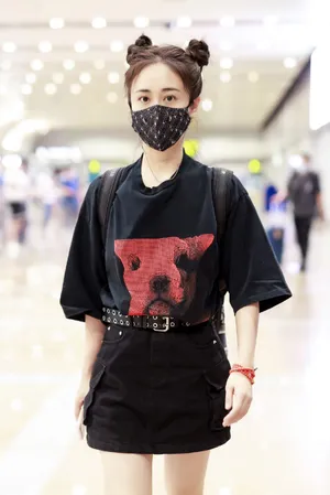 刘芸哪吒头少女感街拍照图片