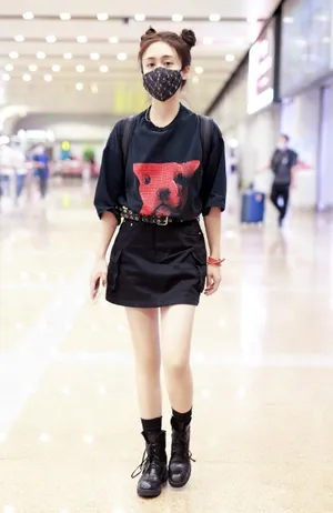刘芸哪吒头少女感街拍照图片
