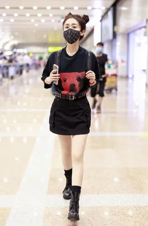 刘芸哪吒头少女感街拍照图片_2