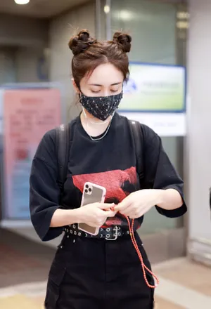 刘芸哪吒头少女感街拍照图片_8