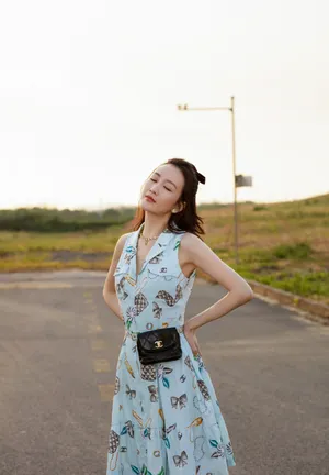 王鸥甜美元气七夕写真图片