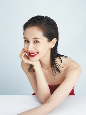 王子文美艳红唇性感写真图片