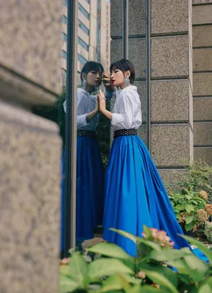 周笔畅钻石流苏耳环优雅写真图片_2