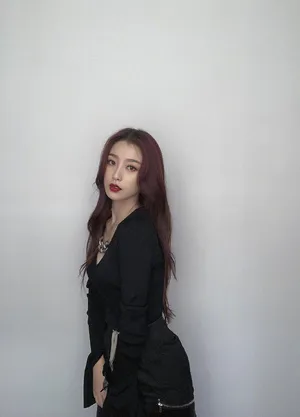 虞书欣性感妩媚写真图片_3