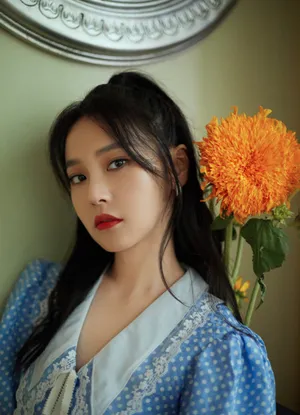 张佳宁蓝色波点裙甜美写真图片_4