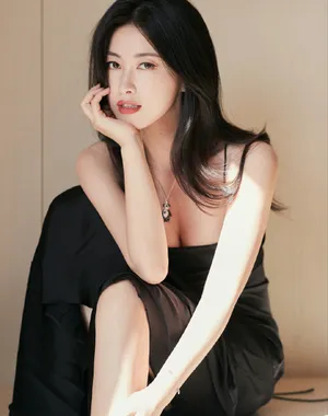 朱珠吊带黑裙性感写真图片_5
