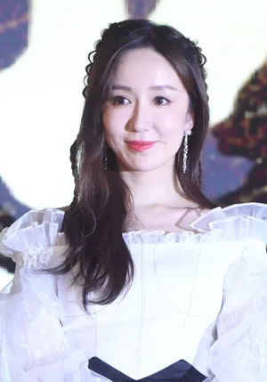 娄艺潇《灭狐行动》宣传会甜美时尚出席图片_3