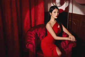 "大嫂"徐冬冬烈焰红裙热烈奔放大片写真图片第5张