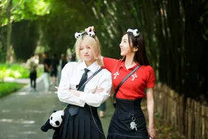 强东玥红T清新少女风图片_2