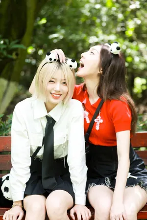 强东玥红T清新少女风图片_3