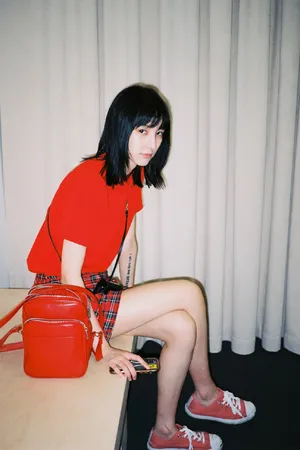 王悦伊鬼马灵动写真图片