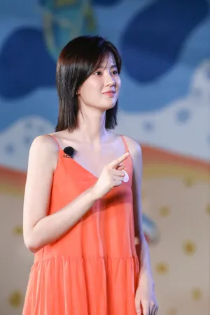 乔欣夏日冲浪店性感甜美剧照图片第5张