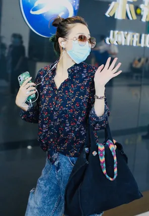 阿朵印花衬衫复古精致悠闲随性机场照图片