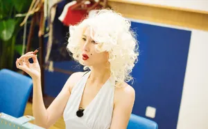 蔡少芬COS玛丽莲梦露与张晋甜蜜互动图片