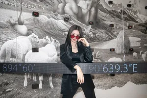 徐艺洋黑色西服酷美写真图片_2