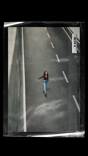 欧阳娜娜飒酷胶片风街拍写真图片_2