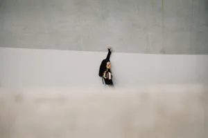 欧阳娜娜飒酷胶片风街拍写真图片_4